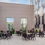 Doubletree By Hilton Отель Братислава