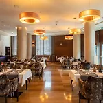 Отель Doubletree By Hilton Братислава