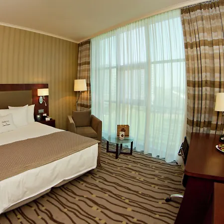Doubletree By Hilton Отель Братислава