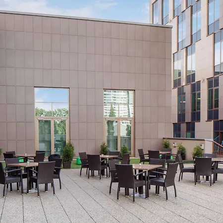Doubletree By Hilton Отель Братислава