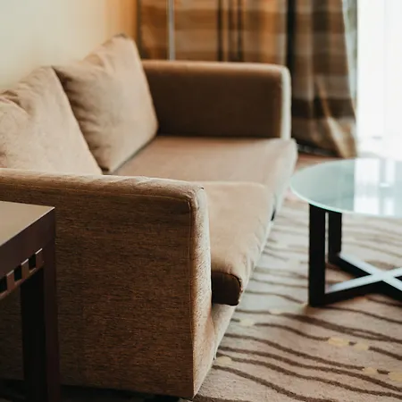 Doubletree By Hilton Отель Братислава