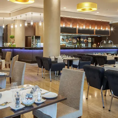 Doubletree By Hilton Готель Братислава