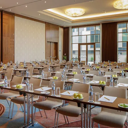 希尔顿逸林酒店布拉迪斯拉发 4*